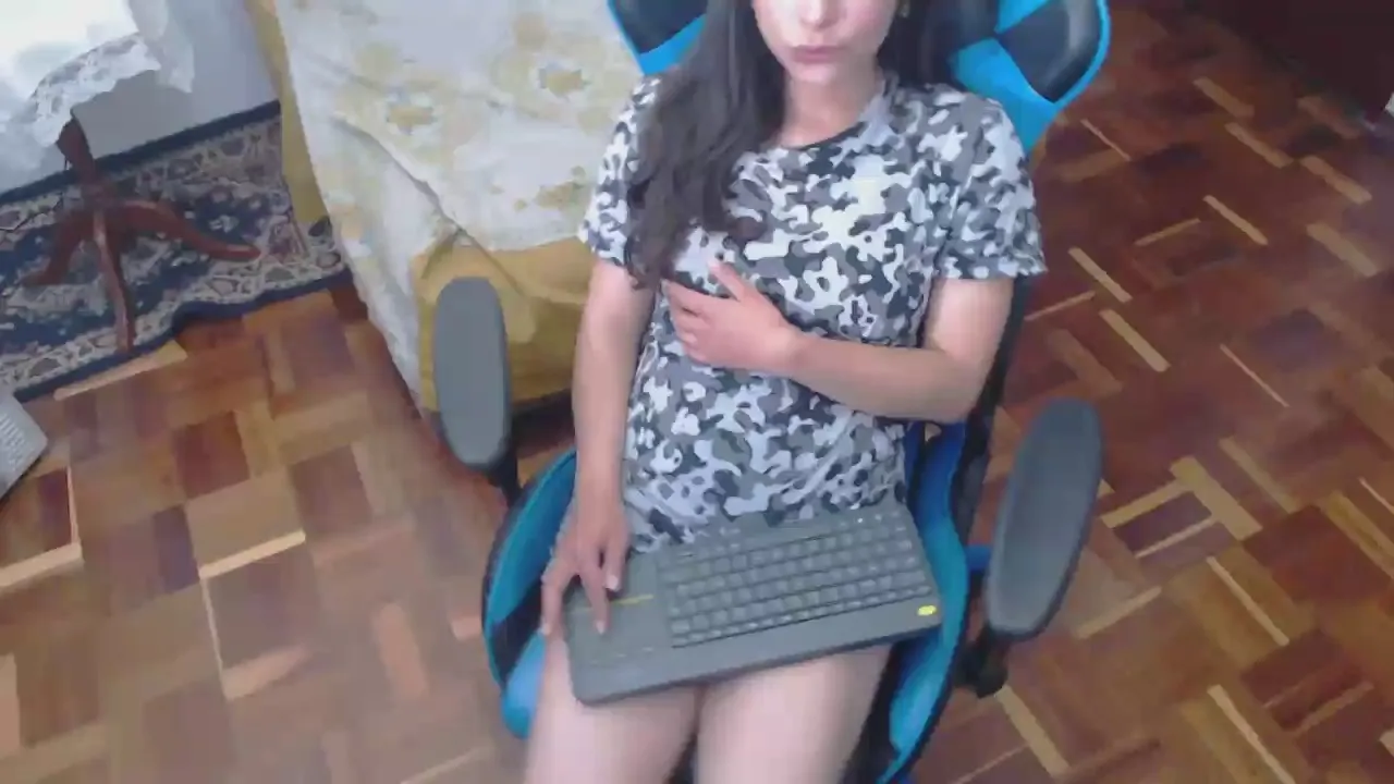 Offline queenrose_1 on Cam4