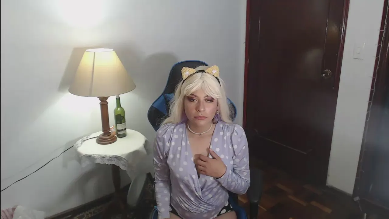 Offline queenrose_1 on Cam4