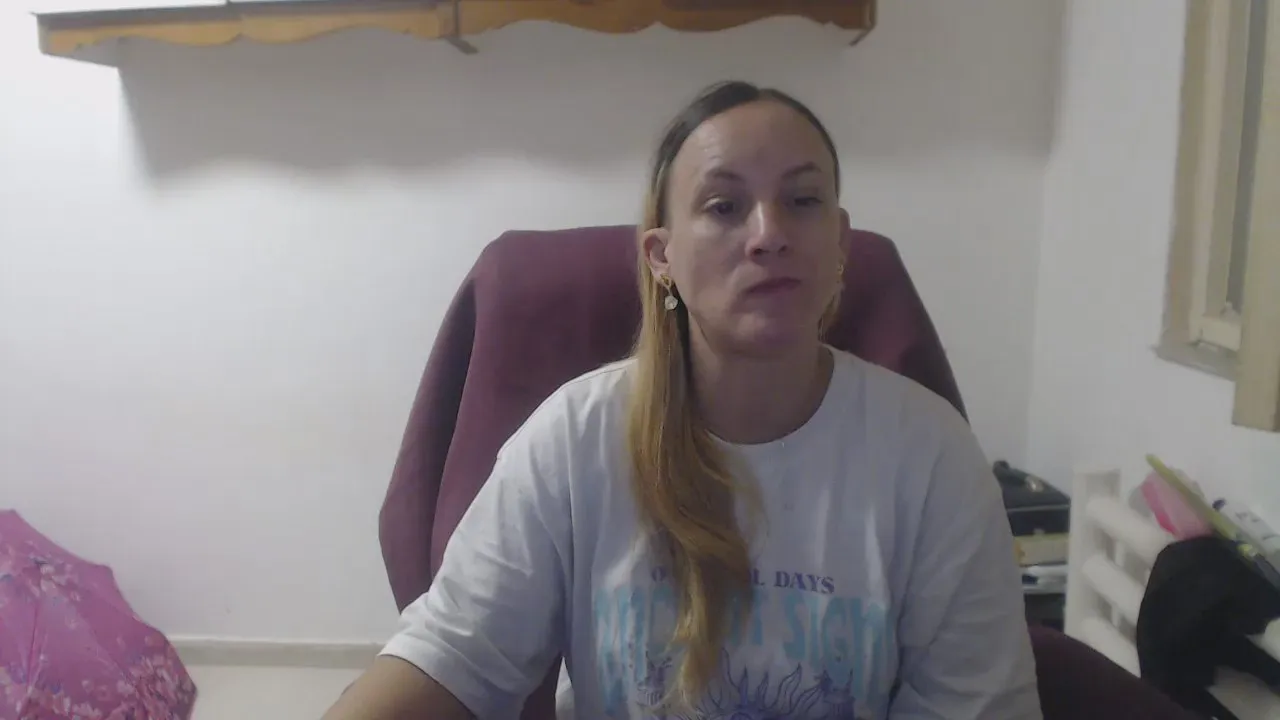 Offline queensinner on Cam4