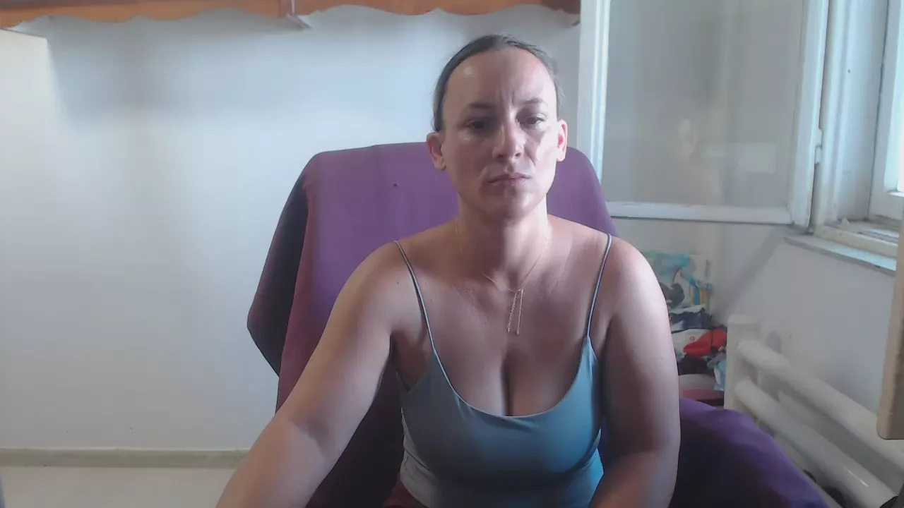 Offline queensinner on Cam4