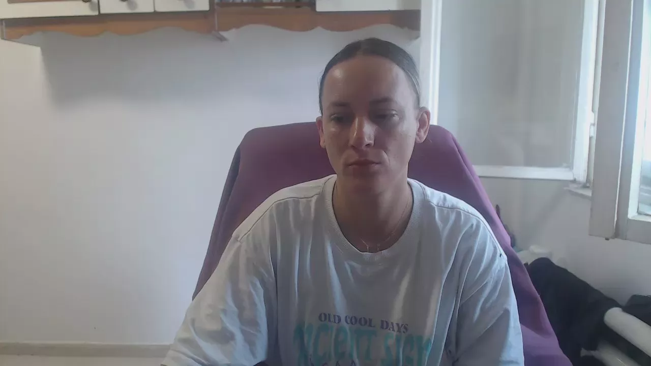 Offline queensinner on Cam4