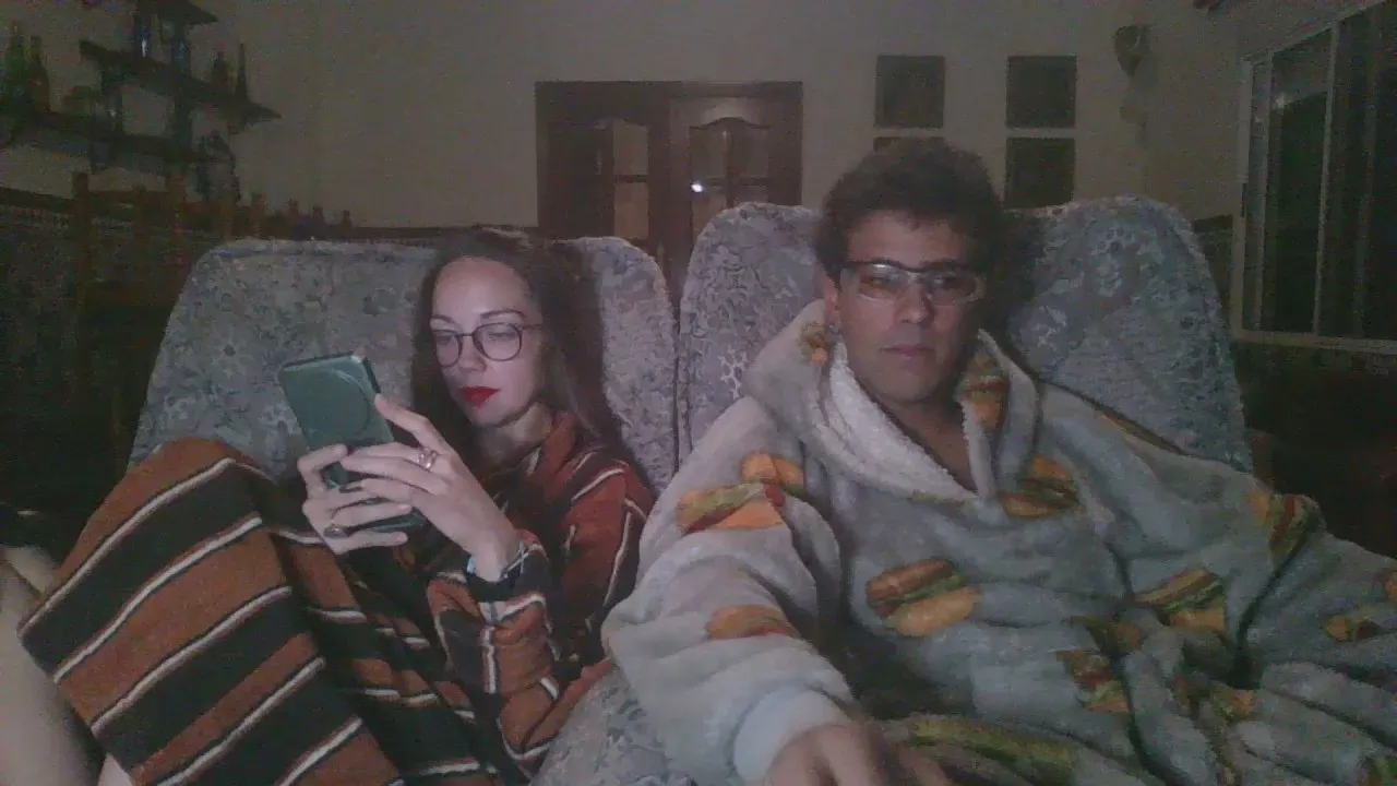 Offline Quenomirees on Cam4