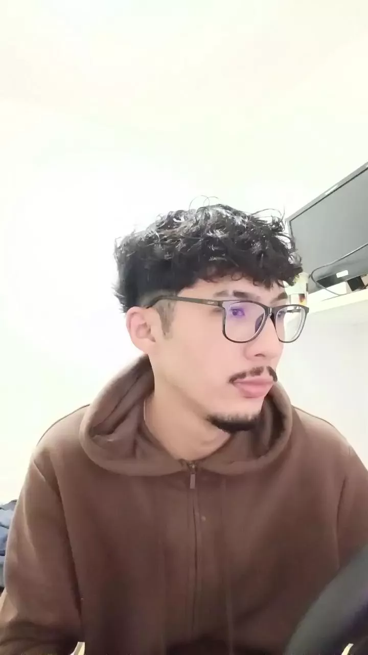 Offline reallucasor on Cam4