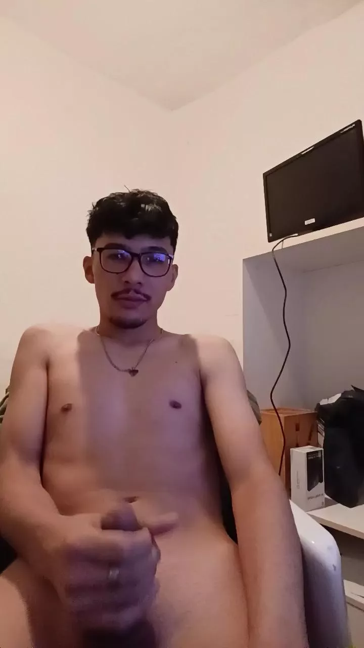 Offline reallucasor on Cam4