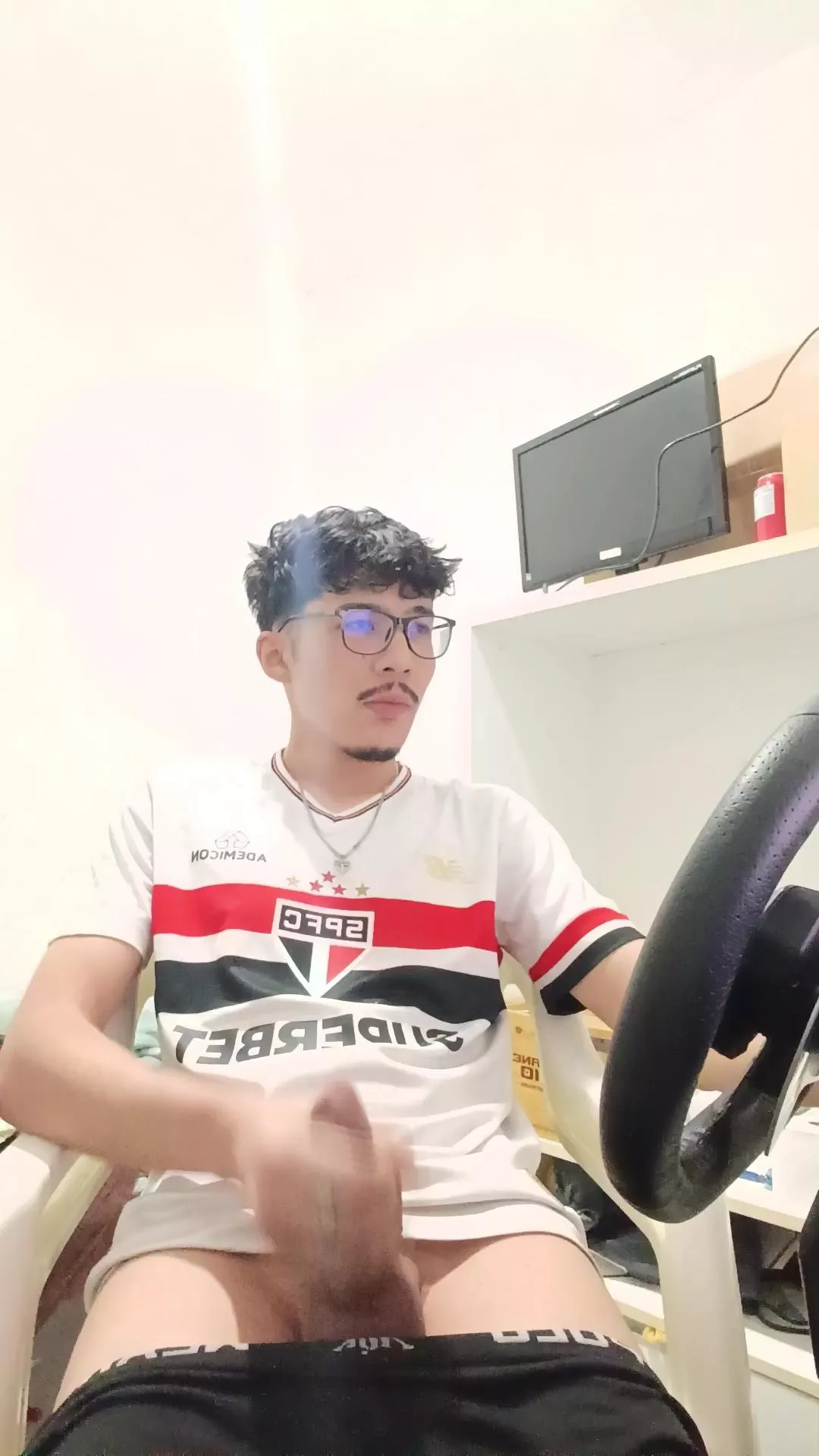 Offline reallucasor on Cam4