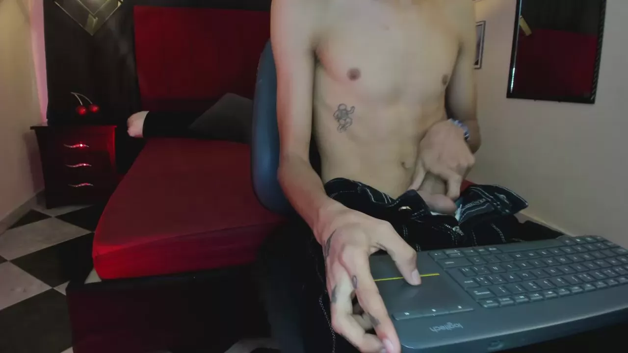 Offline Room_69x on Cam4