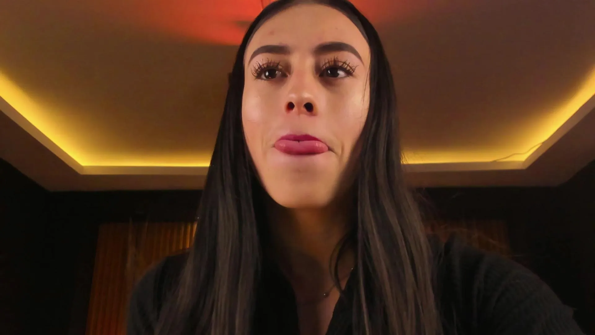 Offline Saracollins1 on Cam4