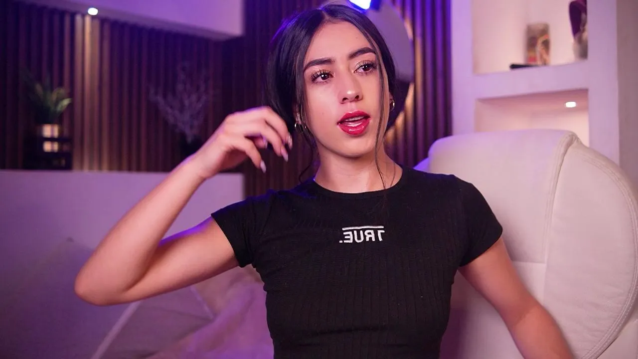 Offline Saracollins1 on Cam4