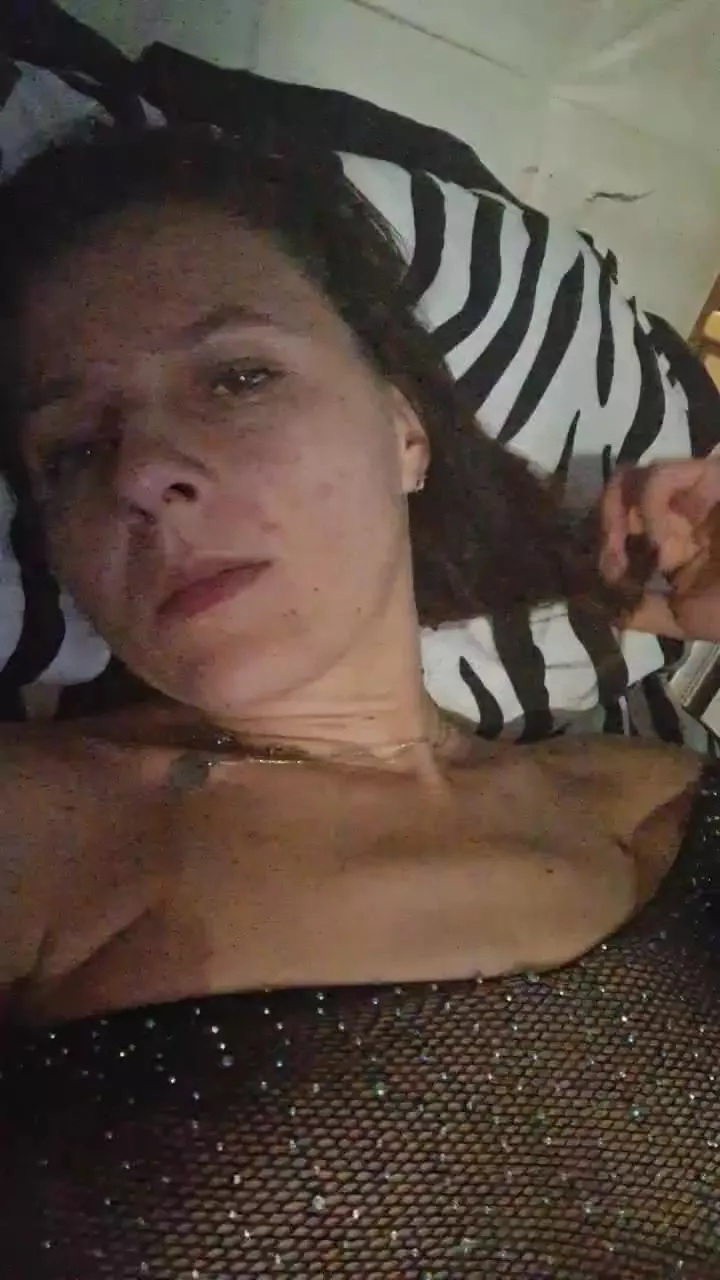 Offline Selena101195 on Cam4