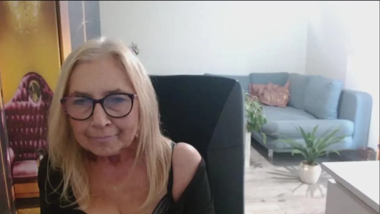 Offline Sofia_xLOVE on Cam4