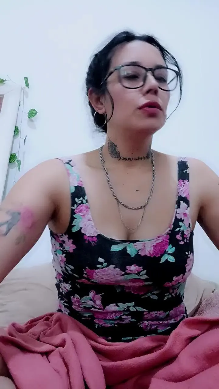 Cam4 StarNinfa is Freechat StarNinfa — #milf #argentina #boobs #smoke #Halloween25