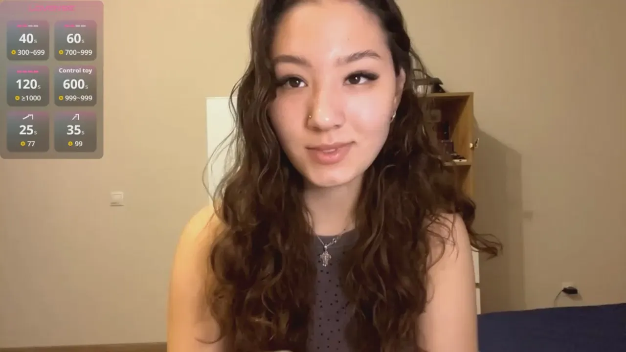 Freechat SuzannLertora on Cam4