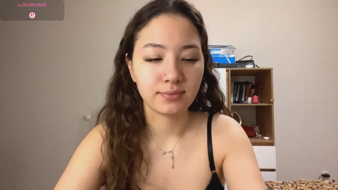 Freechat SuzannLertora on Cam4