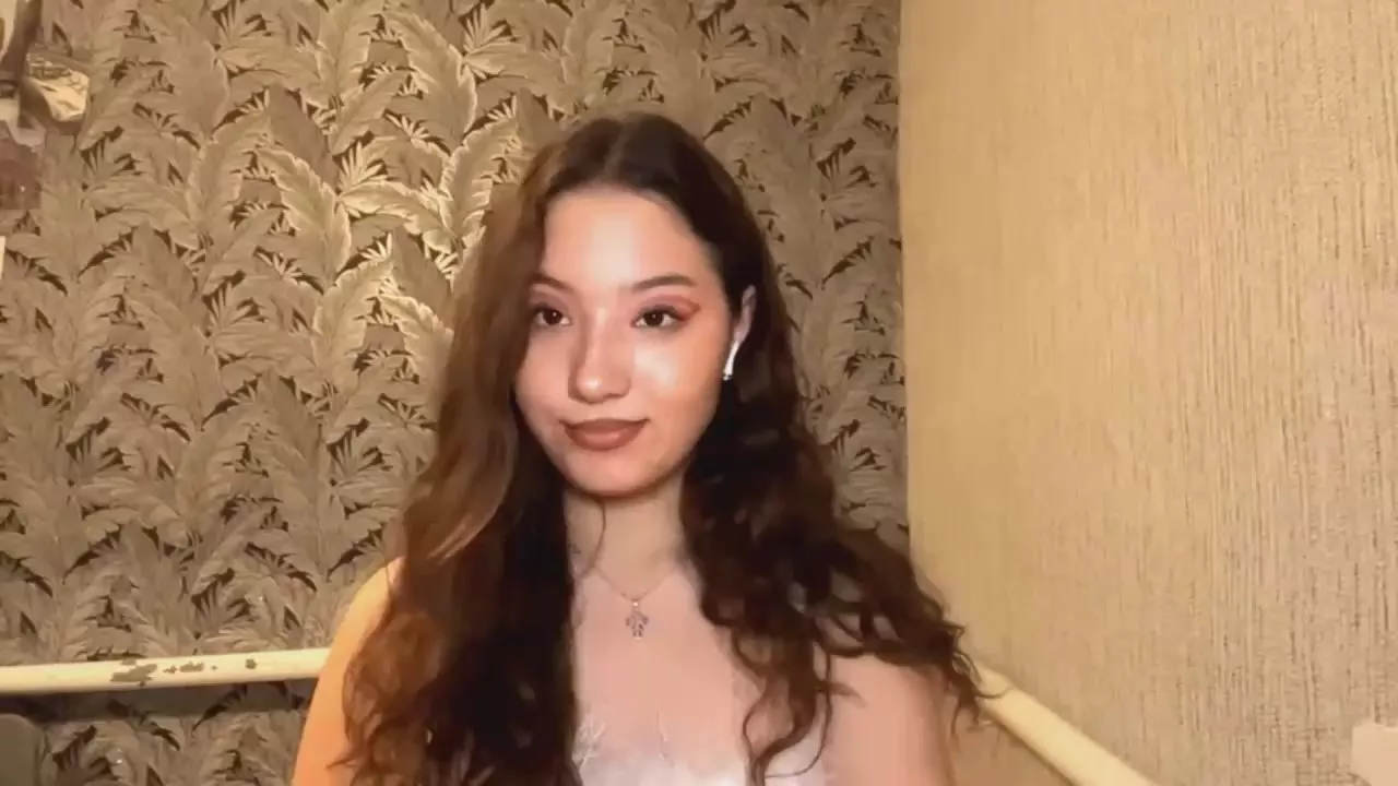 Freechat SuzannLertora on Cam4