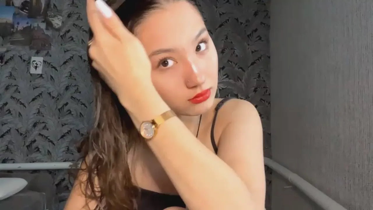 Freechat SuzannLertora on Cam4