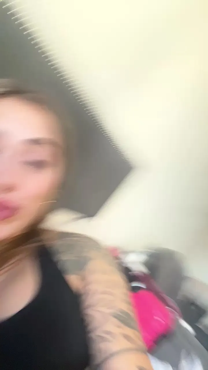 Offline sweettifanny_ on Cam4