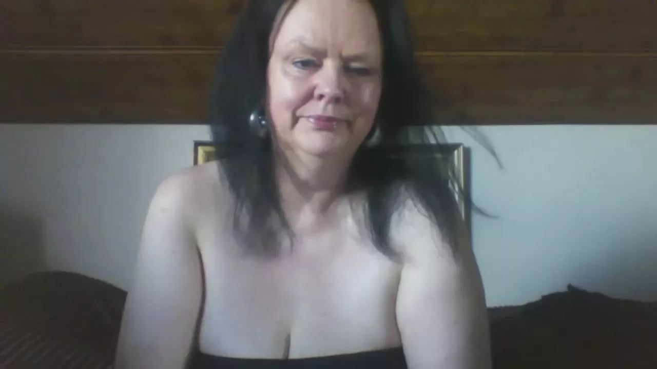 Offline TiffanyMilf on Cam4