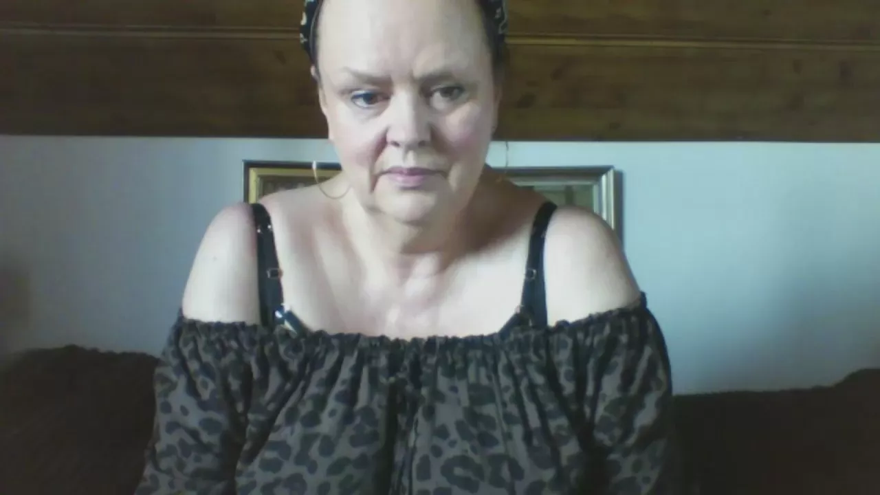 Offline TiffanyMilf on Cam4