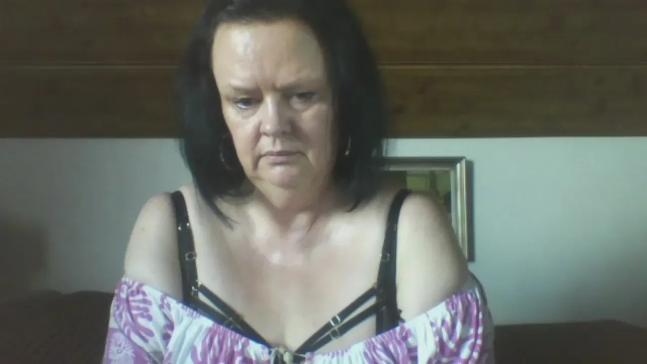 Offline TiffanyMilf on Cam4