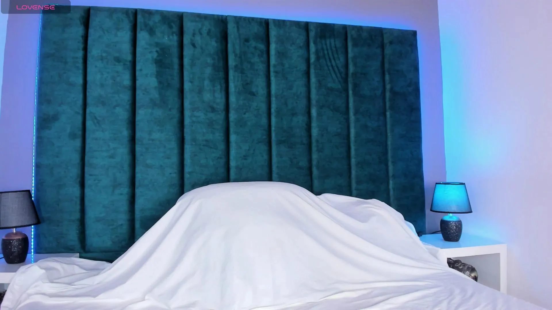 Offline Valeska_Zuev on Cam4