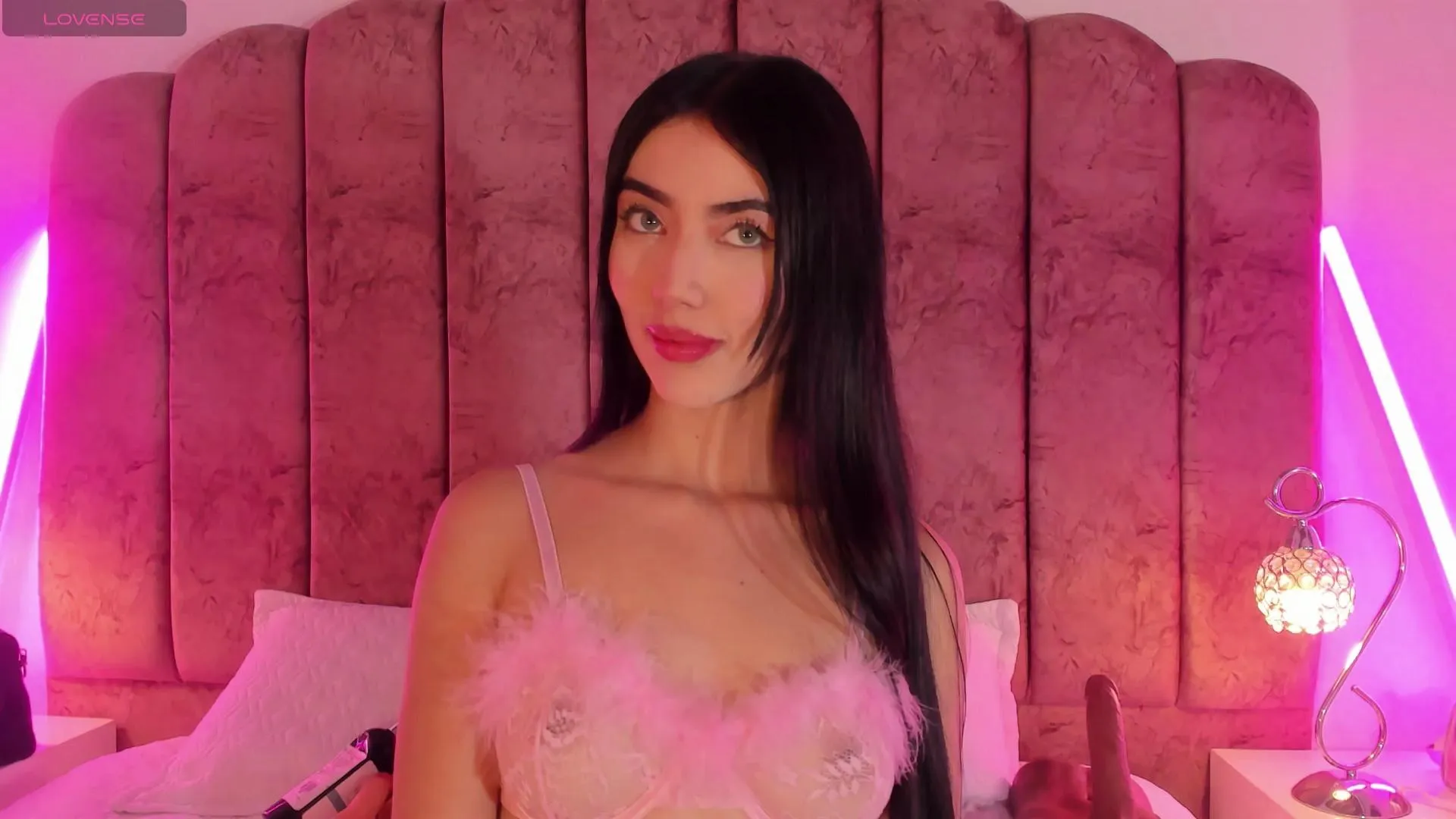 Offline Valeska_Zuev on Cam4