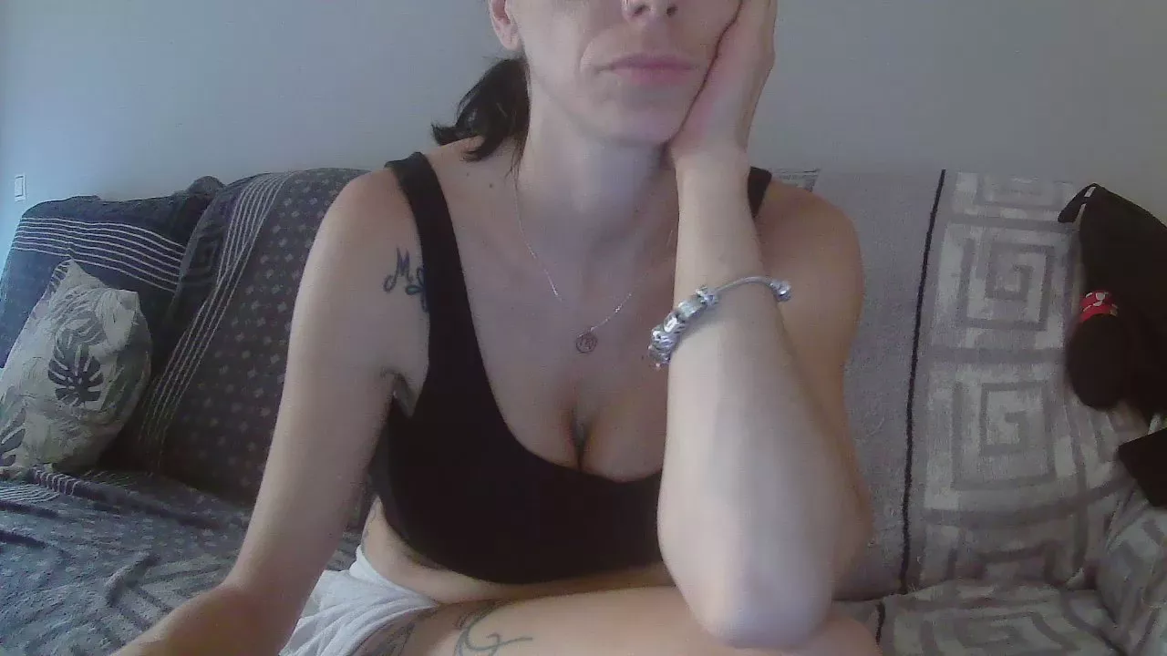 Offline Vampirosa on Cam4