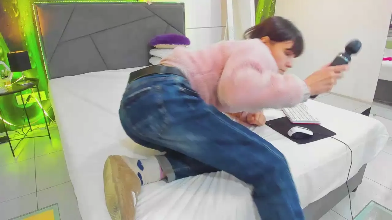 Cam4 VeraWatts is Freechat VeraWatts — #squirt #armpits #smoke #striptease #blowjob #spanking #feet