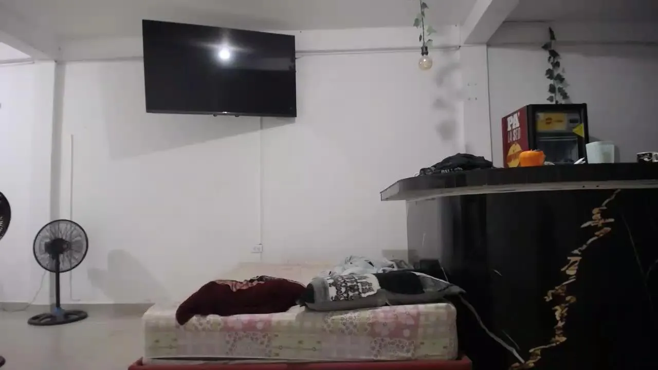 Offline YOHACRIS on Cam4