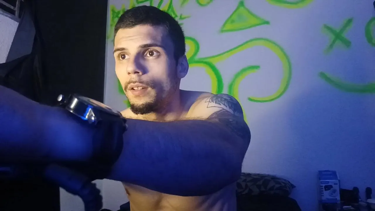 Offline Zyonprive on Cam4