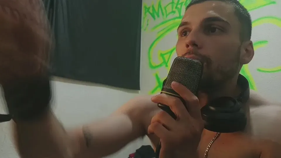 Offline Zyonprive on Cam4