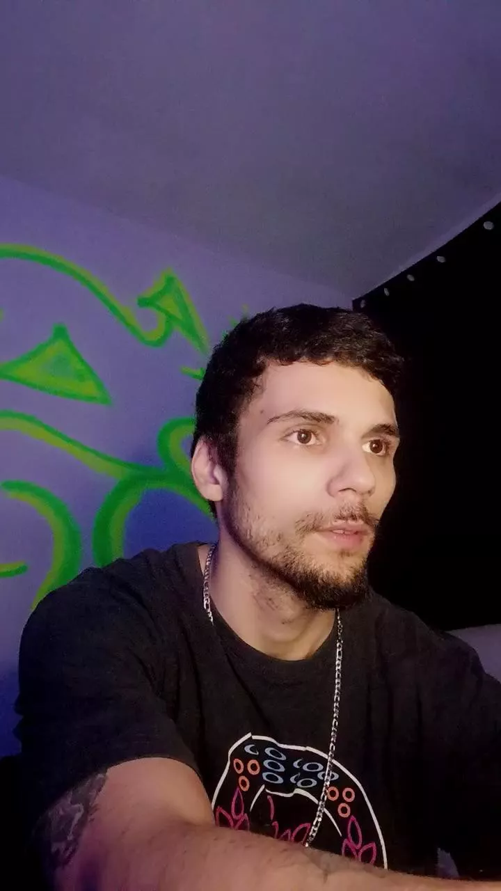 Offline Zyonprive on Cam4