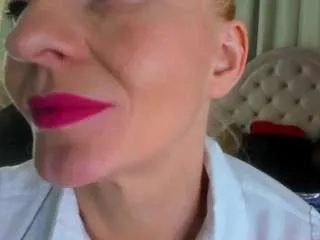 Freechat alisaredheir on CamSoda