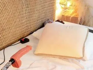 cloe-25 — BIG DILDO IN THE MACHINE [1999 tokens remaining]