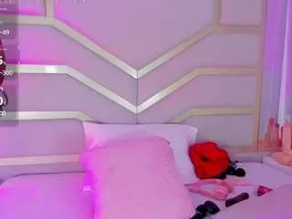 Away dollsweety on CamSoda