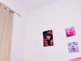 Freechat ebony-cutte on CamSoda