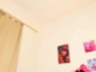 Freechat ebony-cutte on CamSoda