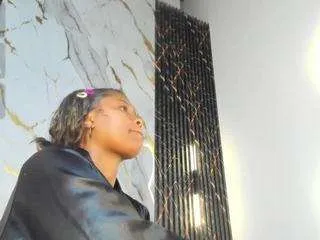 Freechat ebonyyhot on CamSoda