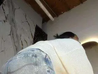 Freechat ebonyyhot on CamSoda