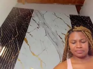 Freechat ebonyyhot on CamSoda