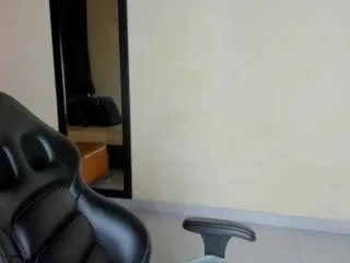 Freechat emiliwilliams on CamSoda