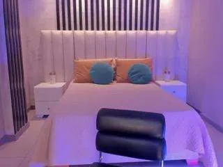 Freechat emilyjohnsonx1 on CamSoda