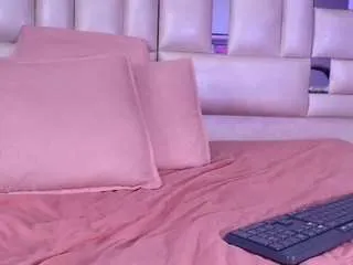 Offline emmacurvy on CamSoda