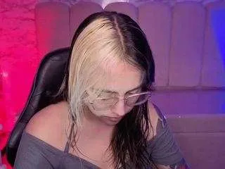 Freechat hela-v on CamSoda