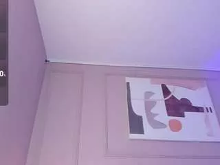 Freechat hottieminee on CamSoda