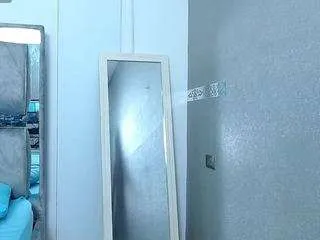 Freechat ivyquenn on CamSoda