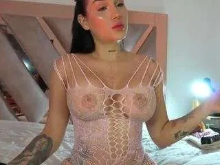 Freechat july-villa on CamSoda