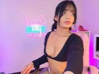 Freechat koko-gomez on CamSoda