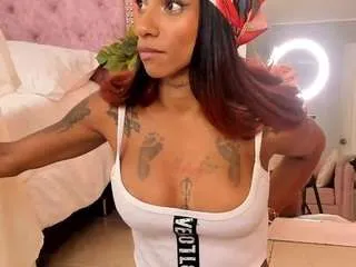 Freechat melanie-miiller on CamSoda