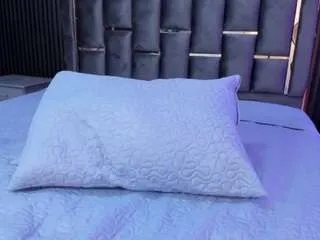 Freechat miaafarrel on CamSoda