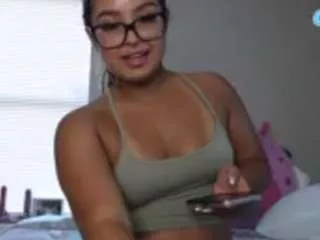 mmmmmmlia on CamSoda 